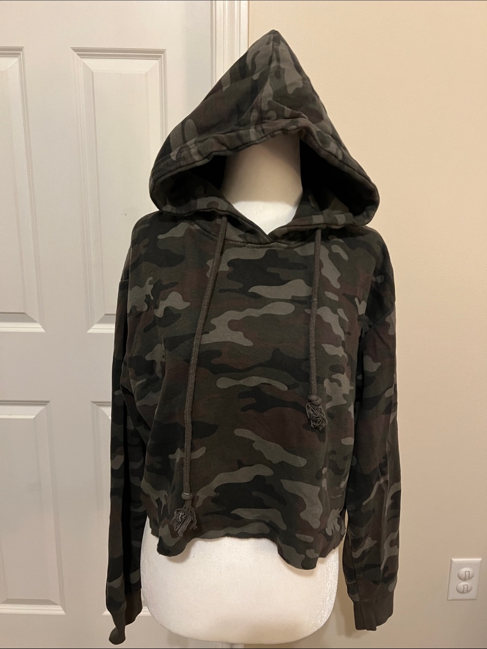 Women's Cropped Camo Hoodie - Olive Green Camo size small